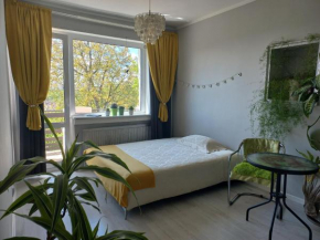 Duży dwuosobowy pokój blisko centrum z balkonem